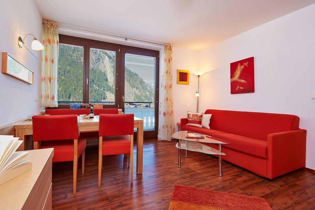 SkyLounge Mayrhofen Værelse billede