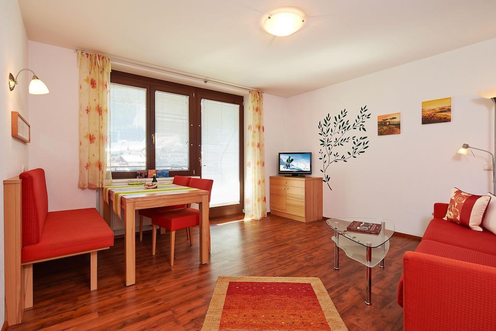 SkyLounge Mayrhofen Værelse billede